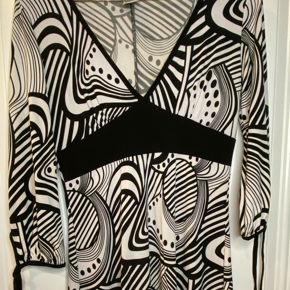 •2/$35• VTG Y2K/Late 90s Black & White Stretchy Bold Patterned Retro Mod Dress - Picture 2 of 6